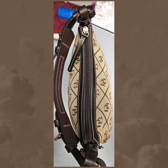 NWOT DOONEY & BOURKE MAXI QUILT SMALL EAST /WEST SLOUCH LEATHER STRAP PURSE - Picture 14 of 17